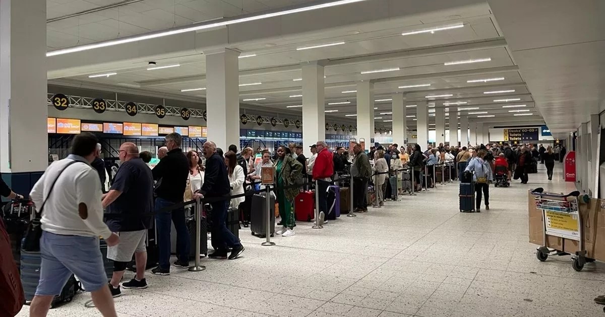 Manchester Airport runways reopen, but passengers warned of